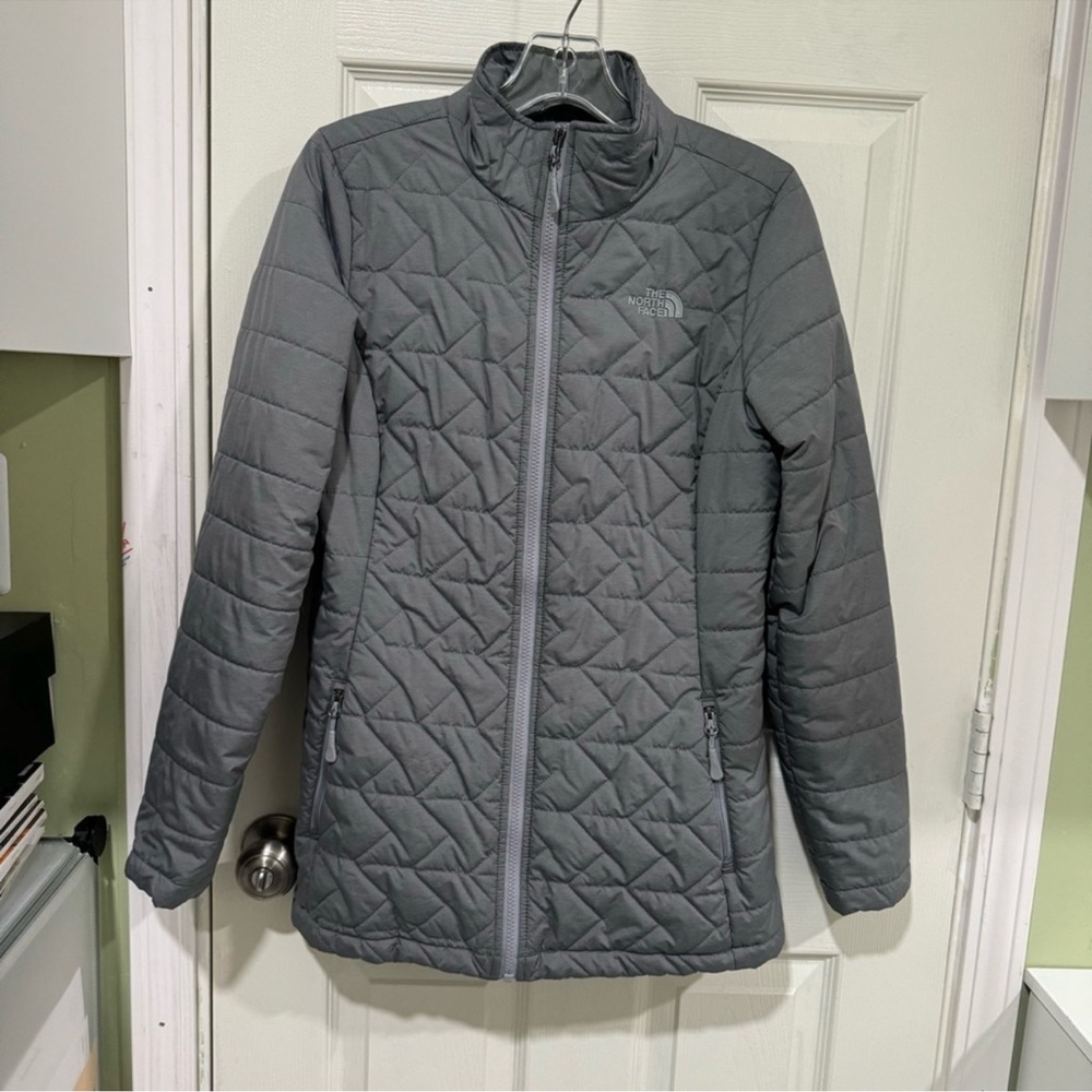 The North Face Gray Puffer Jacket with Quilted Design size Small